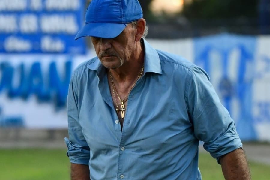 La dirigencia de Sarmiento ratificó al Tano Riggio pese al difícil arranque en el Federal A