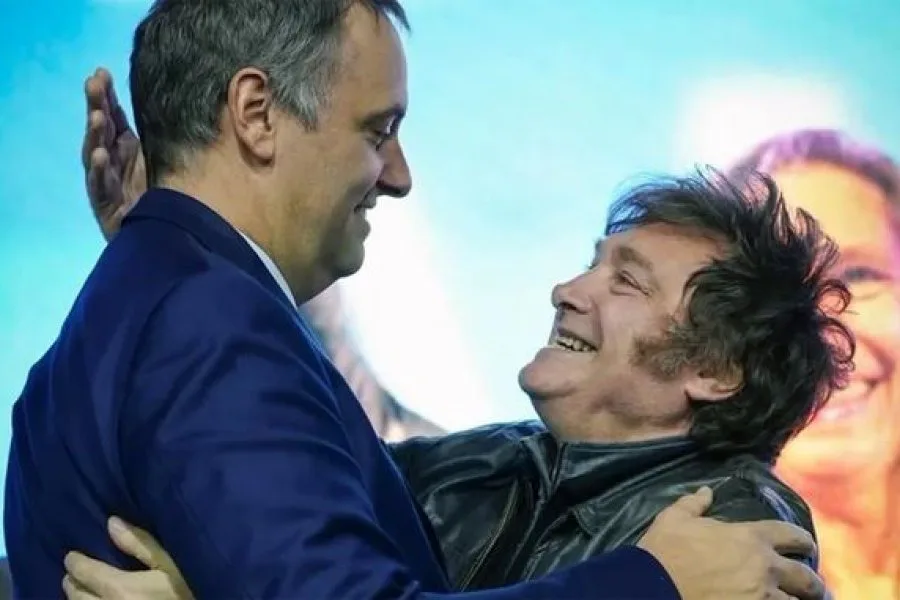 Javier Milei respaldó a su equipo de Gobierno y lanzó duras descalificaciones contra el periodismo desde Estados Unidos