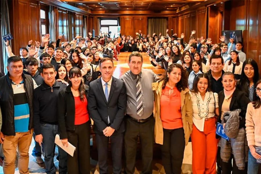 Estudiantes de Robles y Figueroa recorrieron Casa de Gobierno en una jornada educativa del programa “Conociendo mi Provincia”