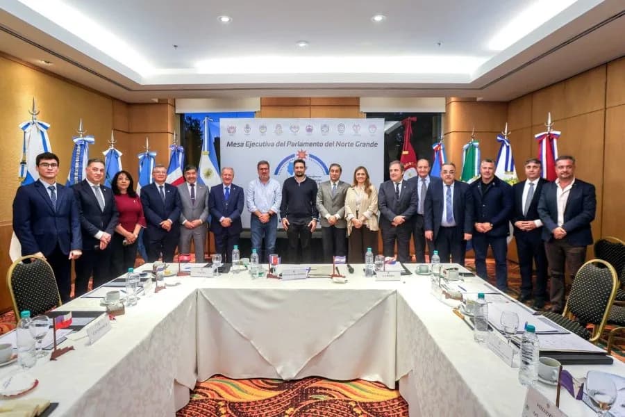 Silva Neder encabezó en Salta una fuerte defensa del federalismo regional