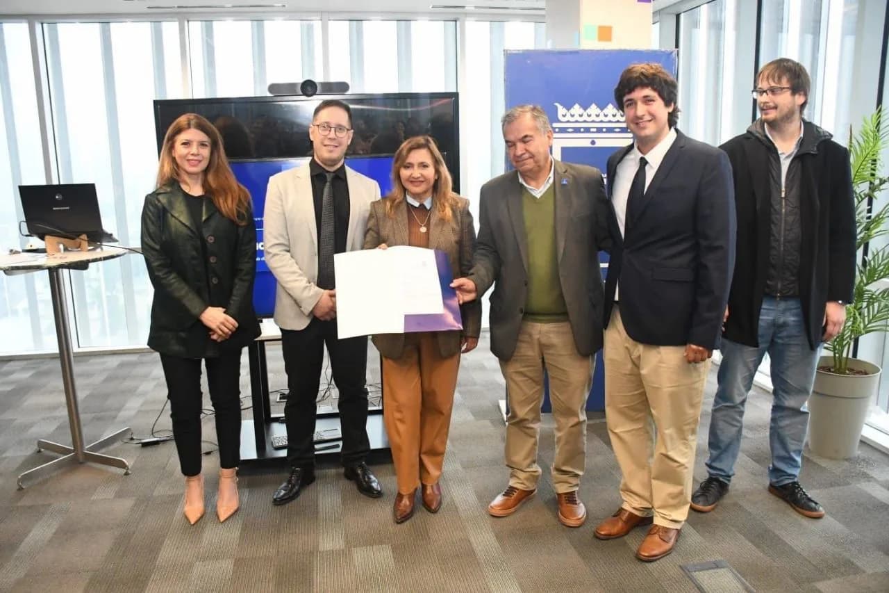 La intendente Norma Fuentes lanzó un programa de capacitación en Inteligencia Artificial para modernizar el empleo municipal