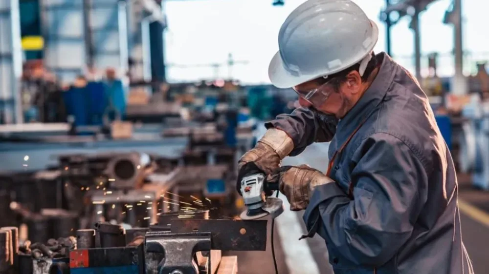 Preocupante diagnóstico productivo: la recesión industrial destruye nueve puestos de trabajo por hora