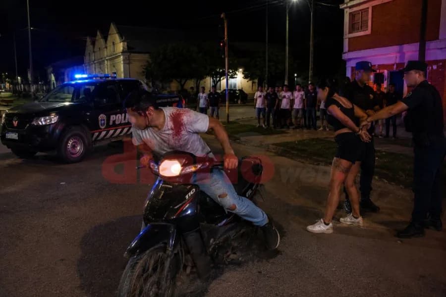 Una joven fue detenida tras herir gravemente a un muchacho de un piedrazo en la cabeza a la salida de un boliche en Añatuya