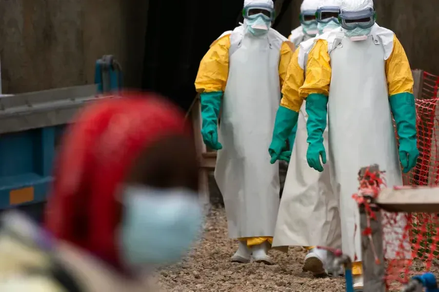 Alerta global: la OMS declaró la emergencia sanitaria internacional por un brote de ébola sin tratamiento específico