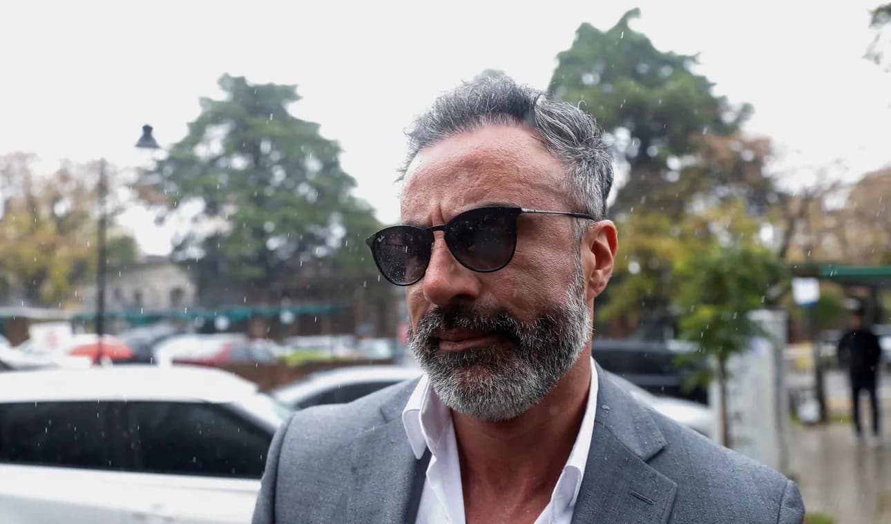 Tensión en el juicio por Maradona: Leopoldo Luque mostró fotos de la autopsia para afirmar que "no había edema" y las hijas de Diego se retiraron de la sala