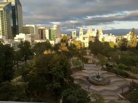 El sol acompaña el descanso dominical de los santiagueños en la antesala de un 25 de Mayo templado