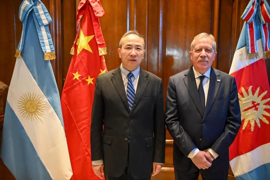 Elías Suárez recibió al embajador de China en una reunión institucional en Casa de Gobierno