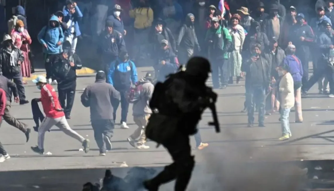 Crisis en Bolivia: el Congreso anuló restricciones y habilitó la intervención de las Fuerzas Armadas