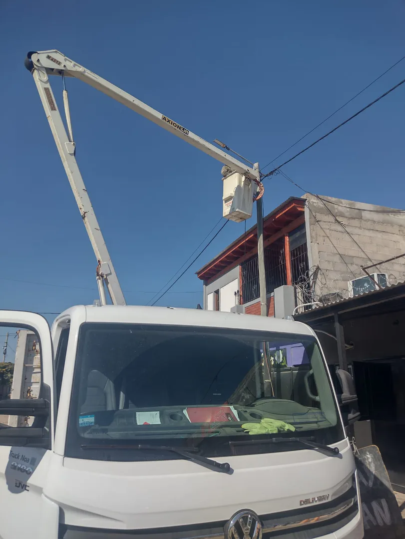 Avanza el plan de reconversión lumínica: instalaron y repararon nuevos artefactos LED en tres barrios de la ciudad