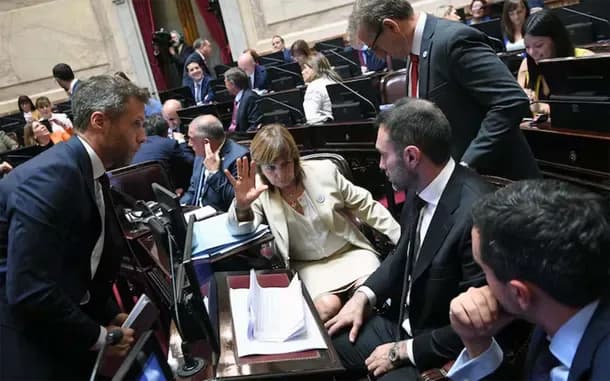 El Gobierno nacional solicitó a sus legisladores que eviten viajar al Mundial para garantizar el debate en el Congreso