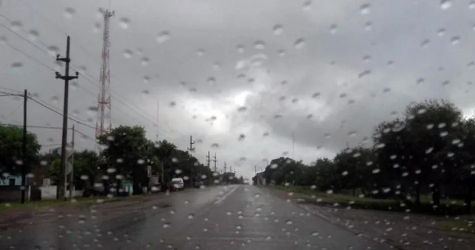 Vuelve el invierno gris: el Servicio Meteorológico Nacional anticipa lloviznas y marcado descenso de temperatura en Santiago