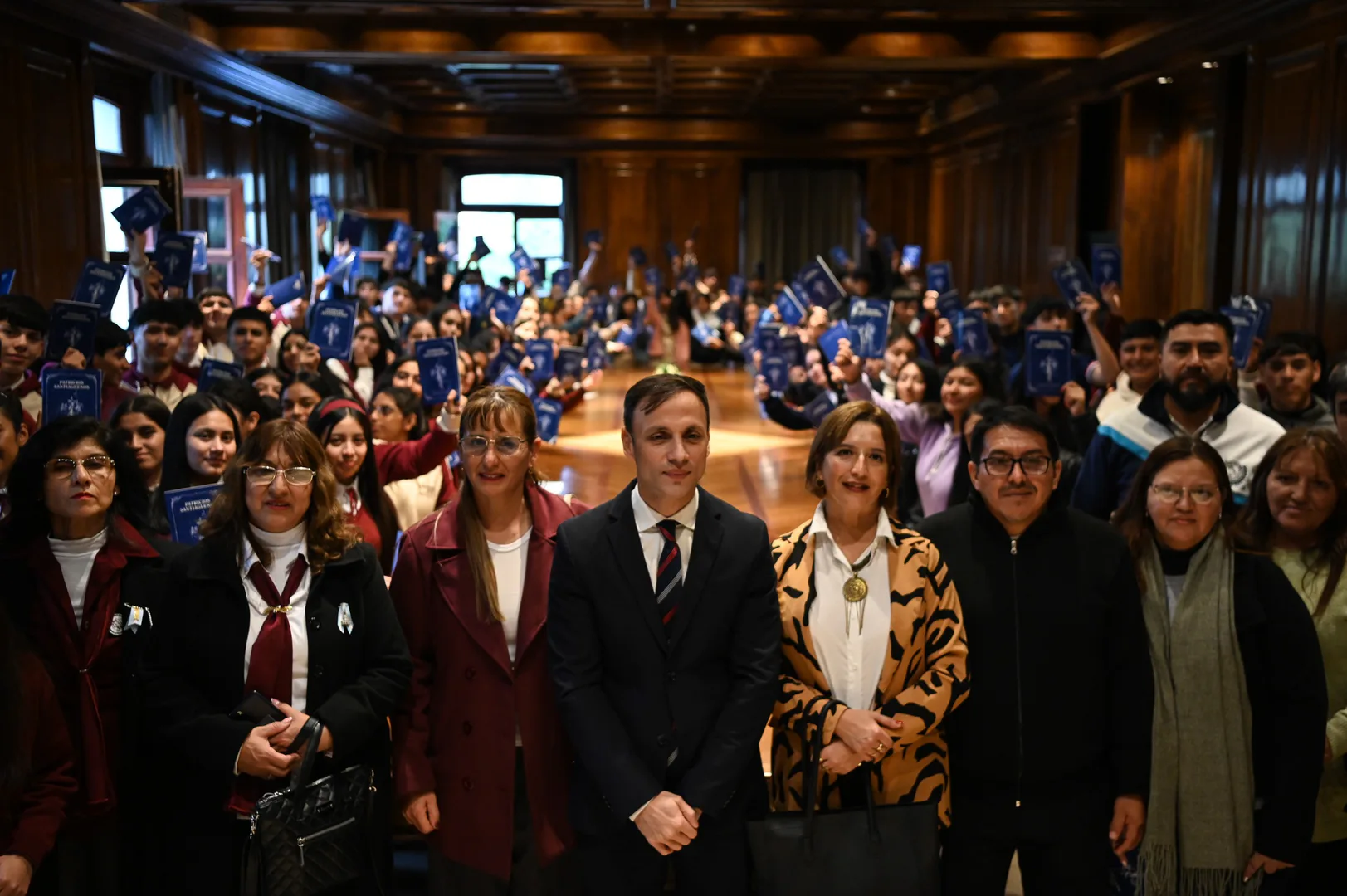 El jefe de Gabinete recibió a alumnos de los departamentos Taboada, Moreno y Avellaneda