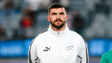 Deportivo Riestra quiere patear el tablero y busca contratar a Tim Payne, el defensor neozelandés que es furor en Argentina