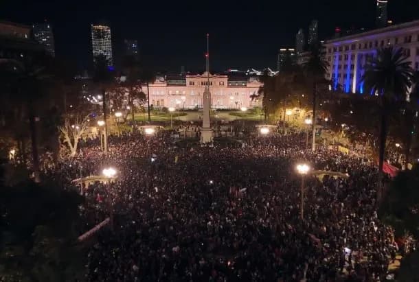 Multitudinaria "misa ricotera" en Plaza de Mayo y en todo el país: fanáticos despiden a Indio Solari