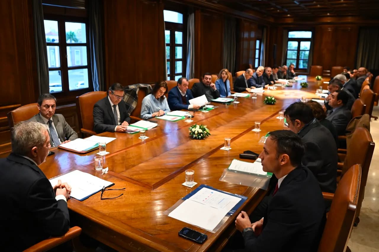 El gobernador Elías Suárez encabezó una importante reunión de gabinete ampliada en Casa de Gobierno
