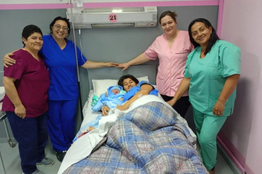 Milagro de vida en el Hospital de Frías: un súper bebé nació por parto normal y pesó casi 5 kilos