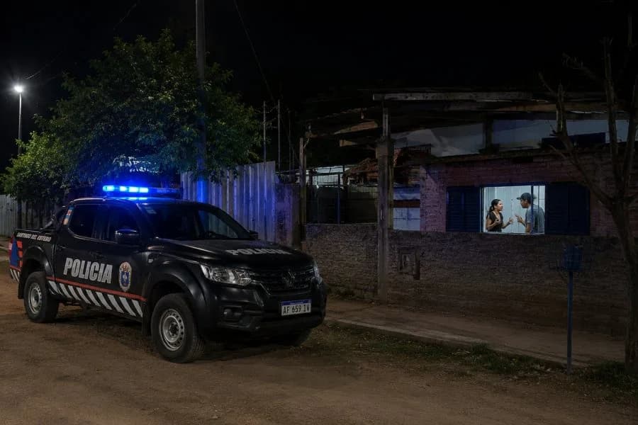 Joven santiagueña esquivó las patadas de su pareja y se salvó gracias al botón antipánico