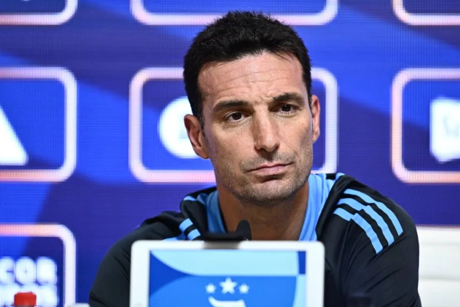 En vísperas del debut ante Argelia, Scaloni confirmó a "Dibu" Martínez pero mantiene dudas en el once inicial