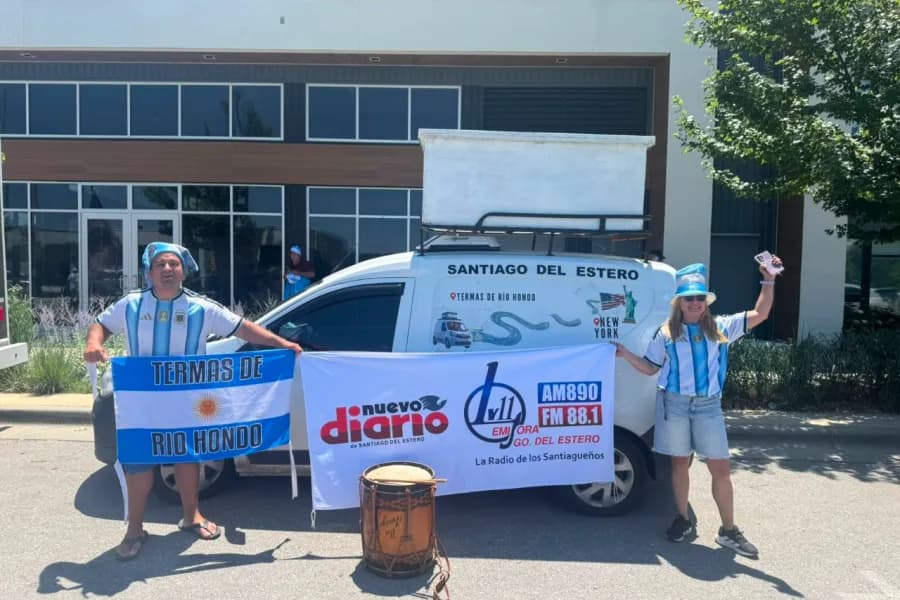 El Multimedio en Kansas City: hinchas santiagueños coparon la previa del Mundial a puro bombo y chacarera