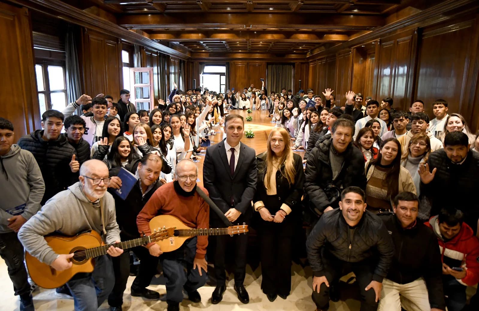 Estudiantes de San Martín, Jiménez y Atamisqui fueron recibidos en Casa de Gobierno