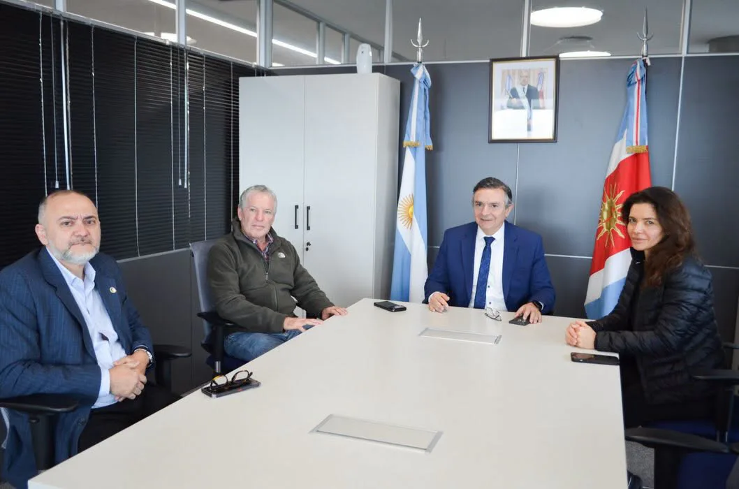 El ministro Machado analizó el desarrollo del "Compuesto Santiagueño", una genética bovina clave para el Norte