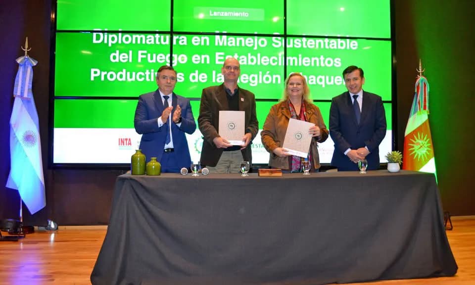 Se presentó el libro "El Manejo del Fuego" y lanzaron una nueva diplomatura en el CCB