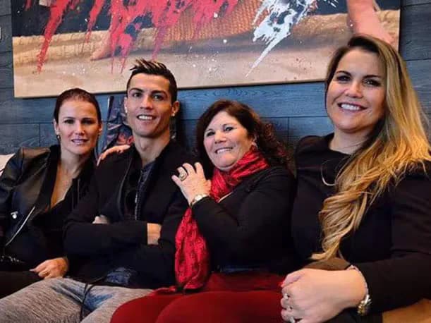 Las hermanas de Cristiano Ronaldo estallaron en las redes sociales tras el pálido debut de Portugal