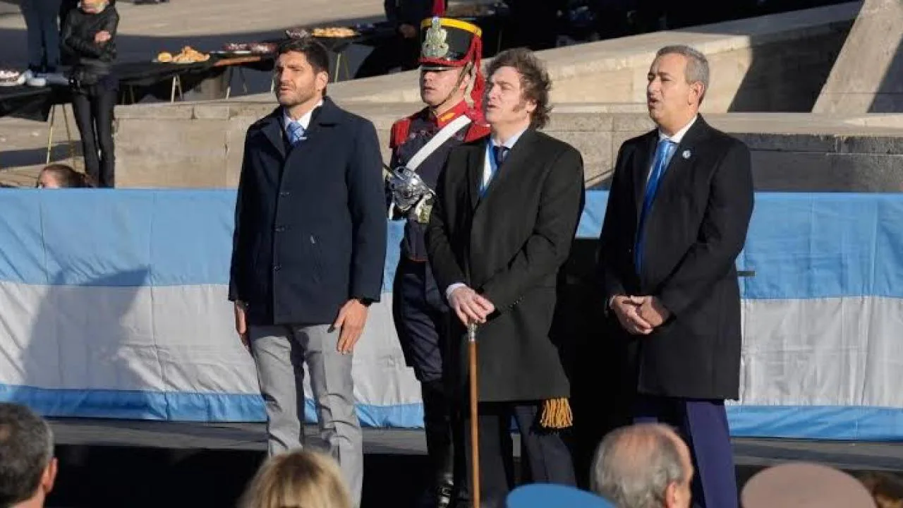 Javier Milei encabeza el acto por el Día de la Bandera en Rosario bajo un estricto operativo de seguridad y fuerte tensión política