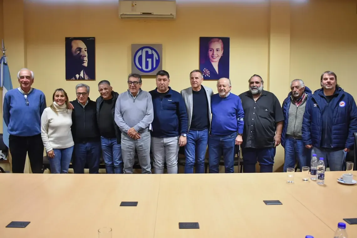 La CGT y las dos CTA sellaron la unidad y diseñan un plan de lucha con paro general contra Javier Milei