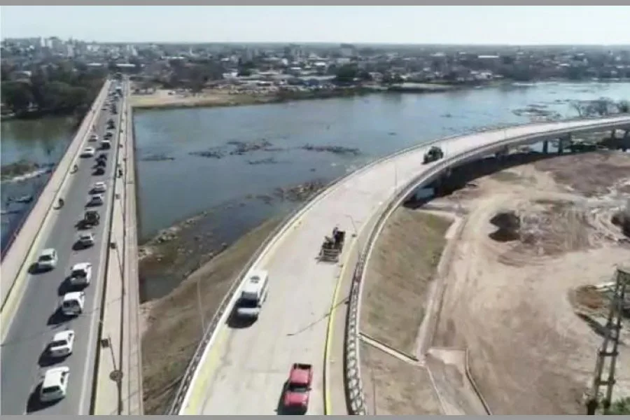 Operativo de urgencia en Las Termas: un adolescente se arrojó desde el puente viejo y milagrosamente sobrevivió