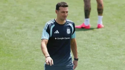 Scaloni define el equipo en Kansas: la Selección Argentina entrena con plantel completo y mantiene dos dudas para enfrentar a Austria