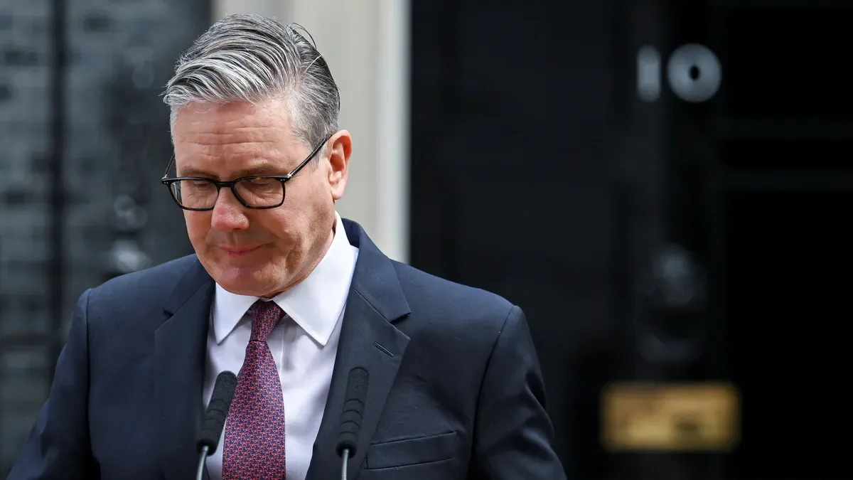 Keir Starmer renunció como primer ministro del Reino Unido acorralado por los escándalos de su gabinete