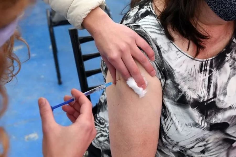 PAMI lanzó la campaña de vacunación antigripal 2026: cómo acceder de forma gratuita en las farmacias