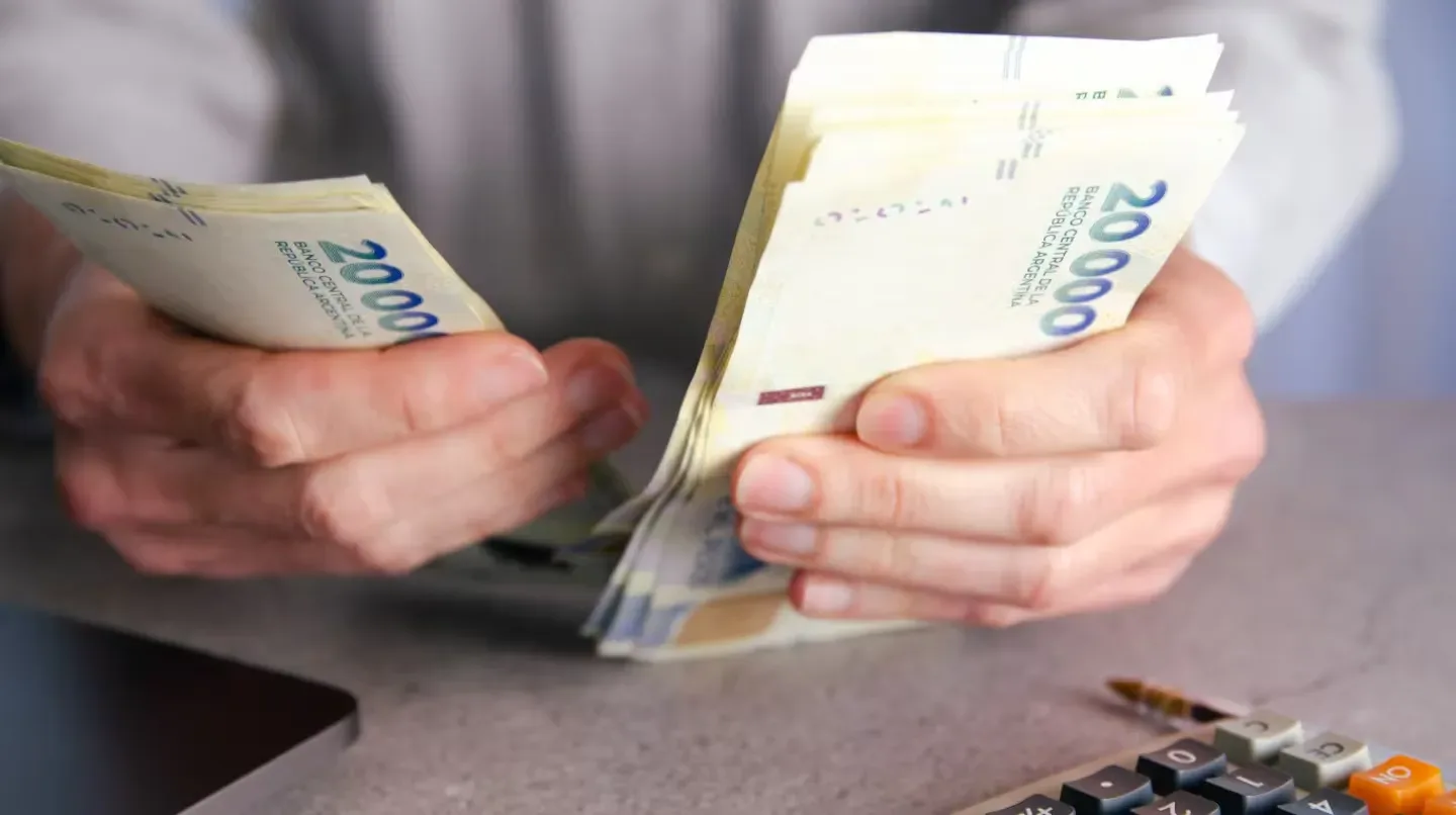 Freno a la recesión: industriales negocian con el Gobierno el regreso de las 12 y 18 cuotas para reactivar el consumo masivo