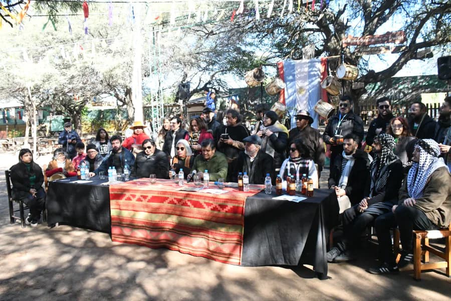 Presentaron oficialmente la 24.ª Marcha de los Bombos, que hará latir a Santiago bajo el lema "Unidad y esperanza"