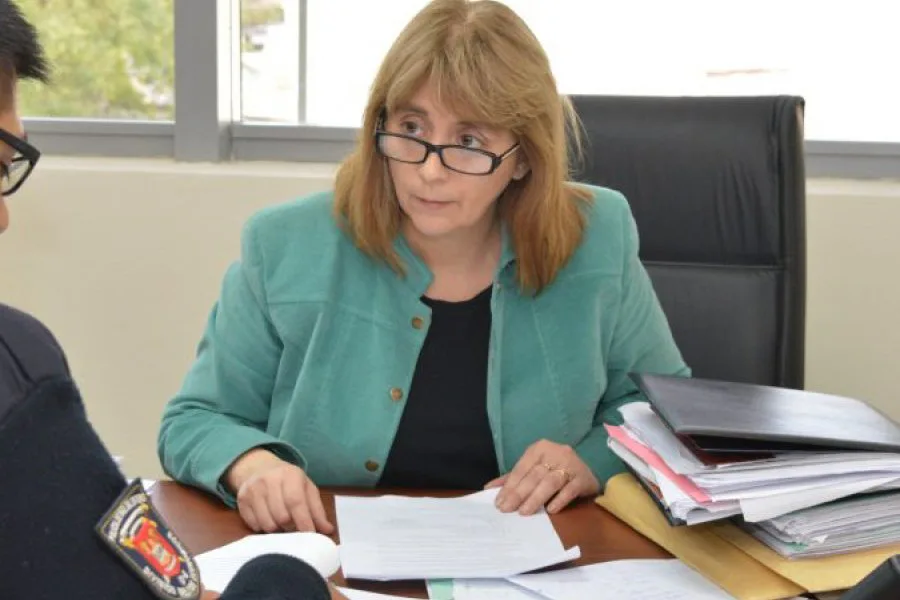Buscan a una falsa contadora prófuga por un multimillonario fraude de 5 mil millones de pesos en Santiago del Estero