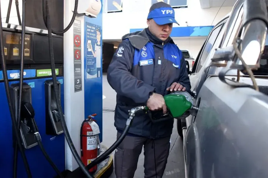 YPF aplicó nuevos precios en Santiago del Estero con leves bajas en las líneas premium y una suba acotada en la nafta súper