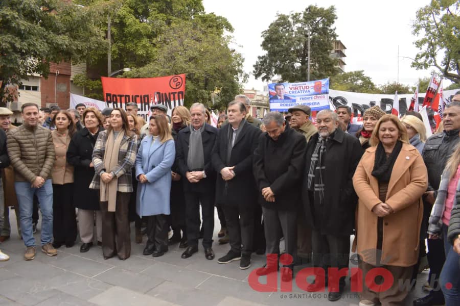 Con la presencia de Elías Suárez y Gerardo Zamora, se realizó el emotivo homenaje a Hipólito Yrigoyen