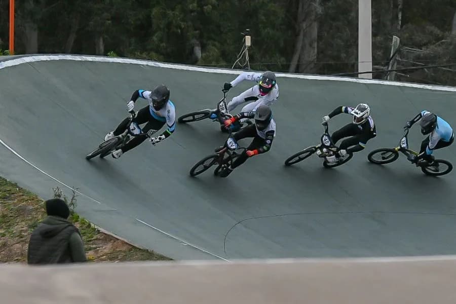 Inició la sexta fecha del Campeonato Argentino de BMX con más de 400 pilotos en Santiago del Estero