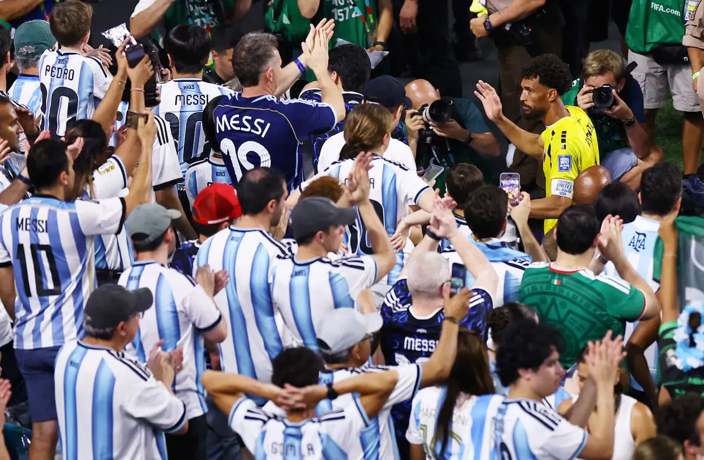 Lionel Messi tuvo un gran gesto con el arquero Vozinha tras la clasificación argentina en el Mundial