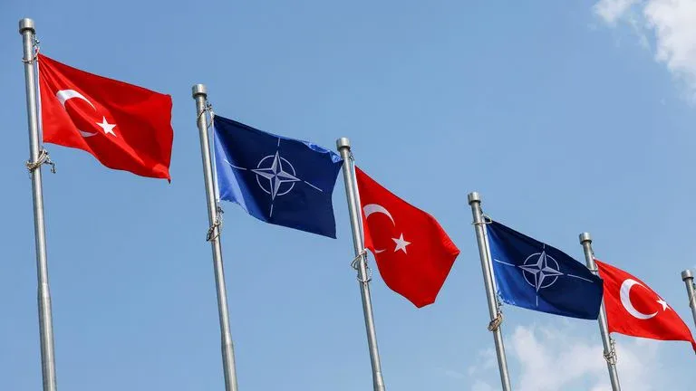 Autoridades de Turquía intensifican las detenciones y restricciones antes de la cumbre de la OTAN