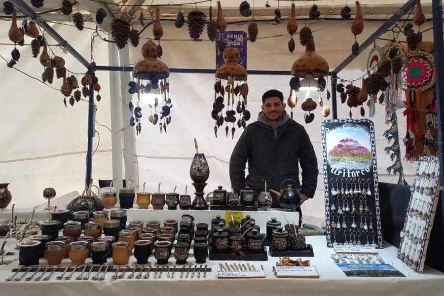 La Feria Artesanal de la Capital inició sus actividades con una masiva concurrencia en el Parque Aguirre