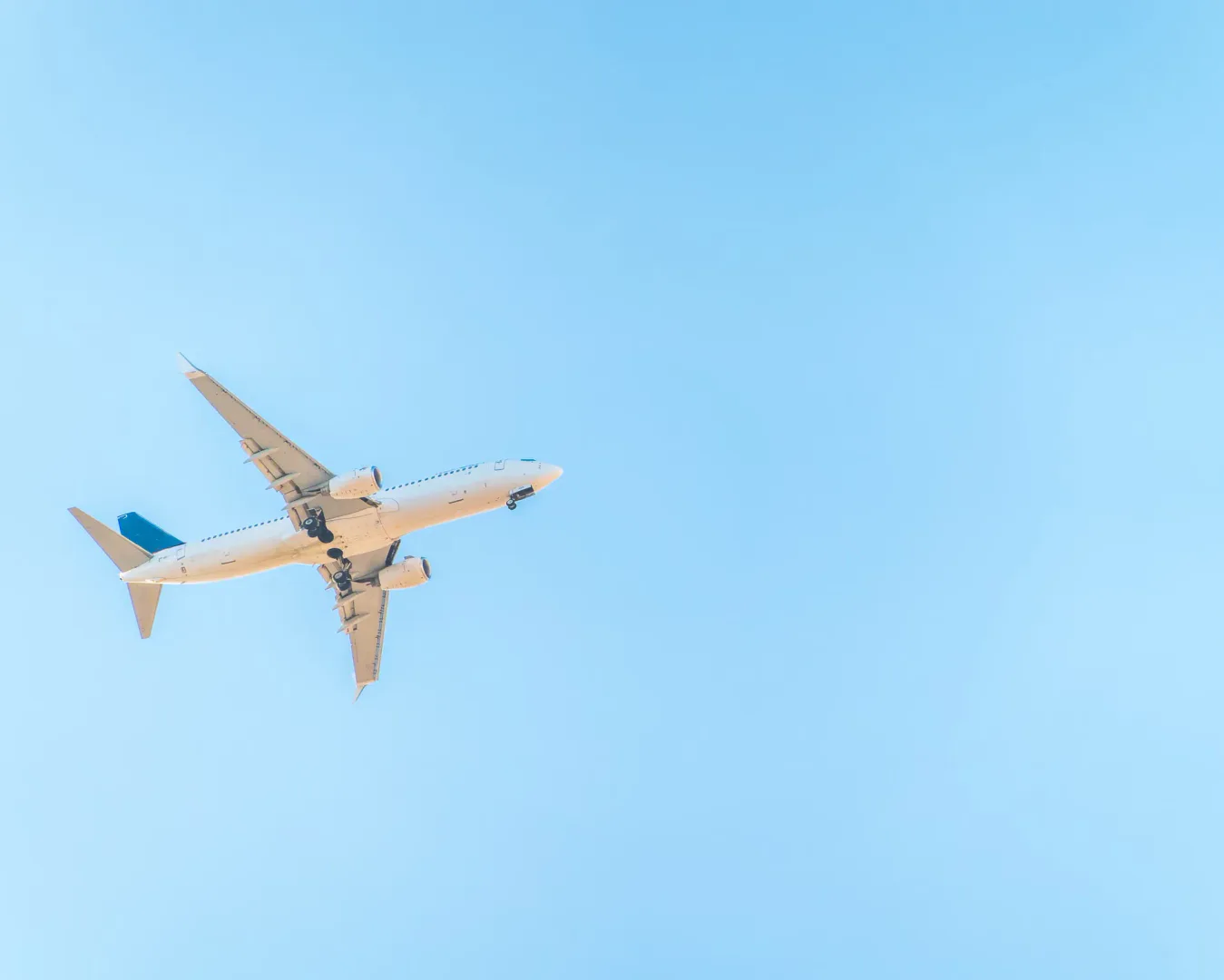 Buscan un avión de carga de K2 Airways que desapareció en el mar con cinco tripulantes tras fallas en su navegación