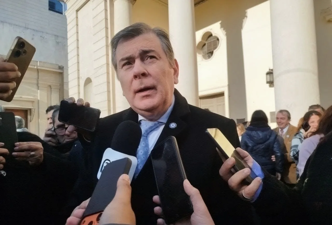 El senador Gerardo Zamora reclamó al presidente Milei "que se dedique a gobernar" y advirtió que "el país se está cayendo a pedazos"