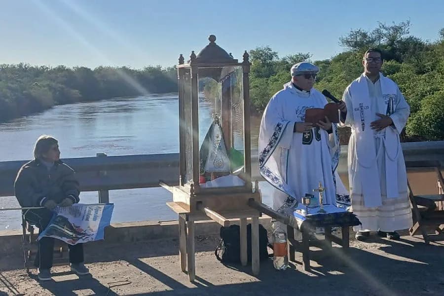 La Virgen de Huachana visitó Santos Lugares en cumplimiento de una promesa por las inundaciones