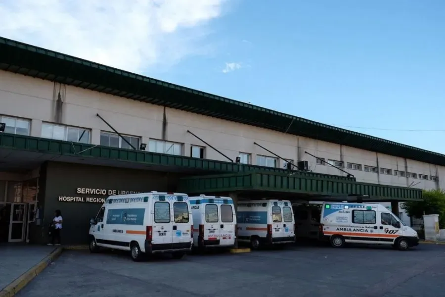 Una joven ingresó al Hospital Regional por sobredosis de pastillas y causó violentos destrozos en la guardia