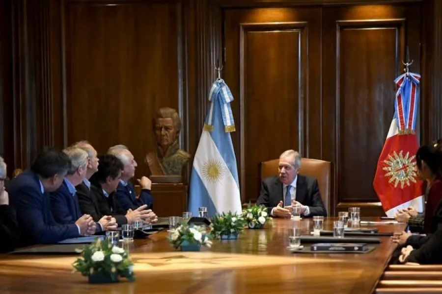 El gobernador Elías Suárez encabezó el encuentro de ministros de Salud del Norte Grande