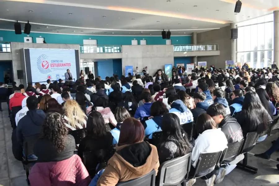 La ministra Mariela Nassif encabezó el Segundo Encuentro Provincial de Centros de Estudiantes 2026