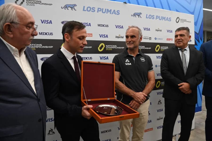 El Gobierno provincial distinguió a las autoridades de la UAR en la previa de un histórico cruce de Los Pumas en el Madre de Ciudades