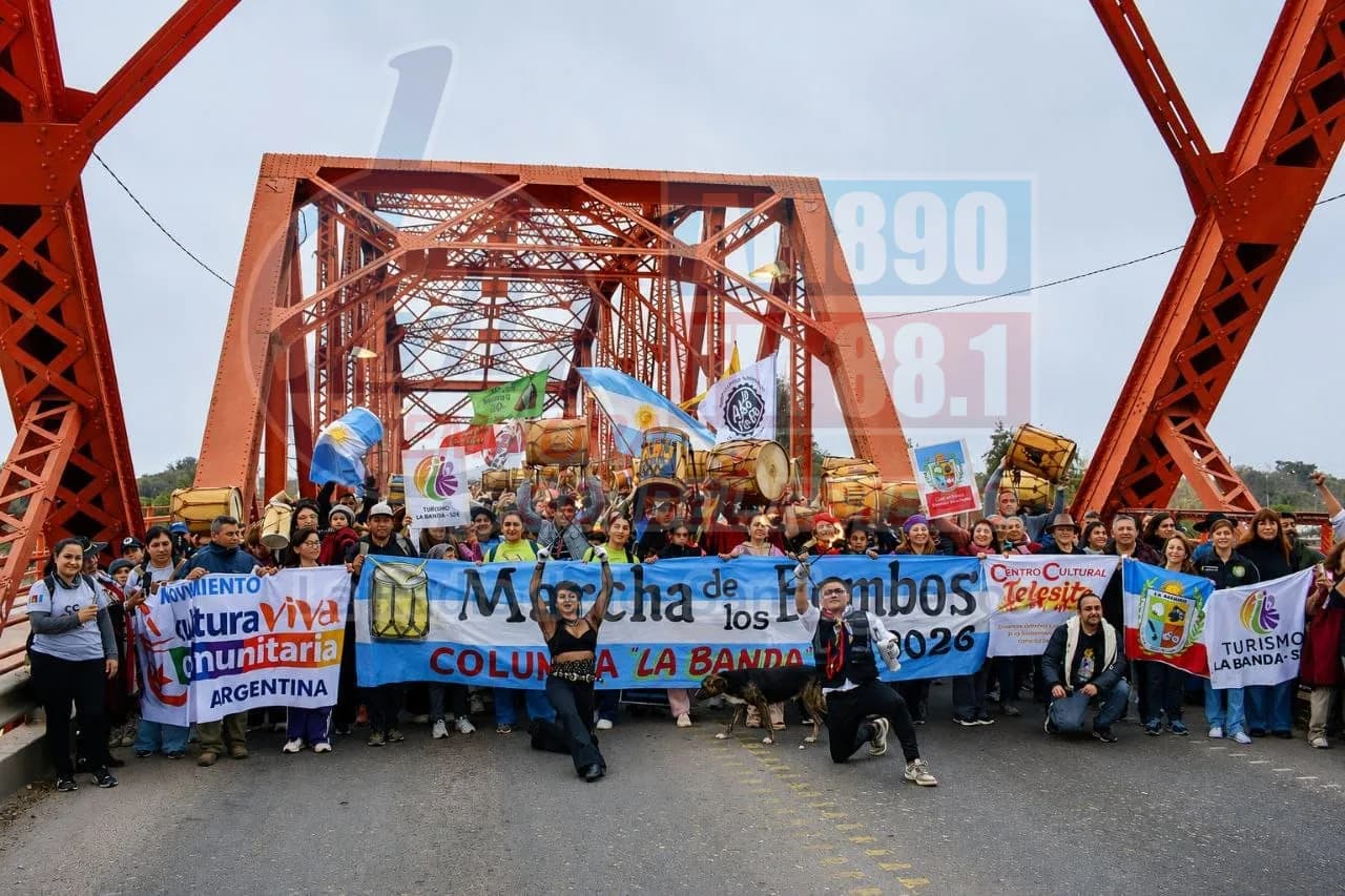 La columna de La Banda cruzó el Puente Carretero en un emotivo pasaje de la 24° Marcha de los Bombos